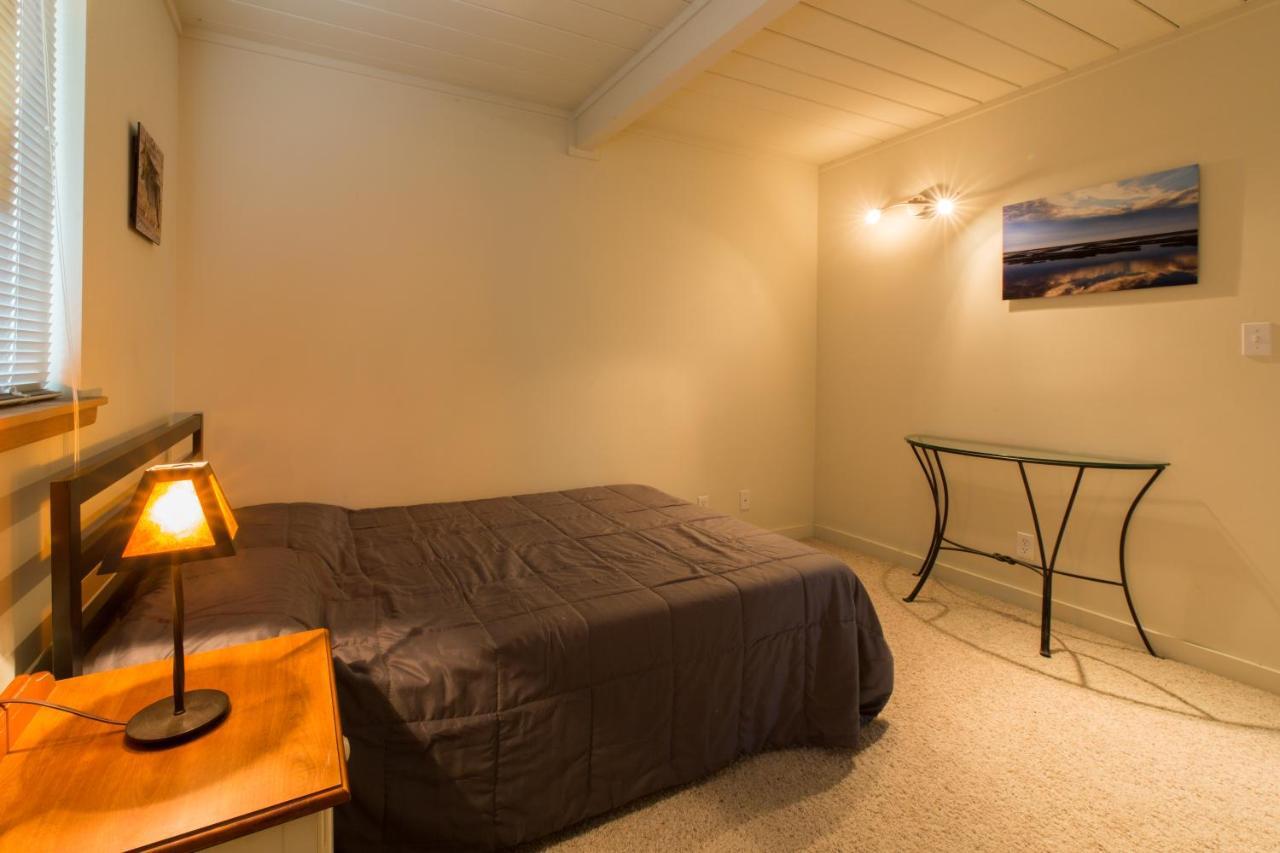 Private Room With Shared Bath Mountain View Exterior foto